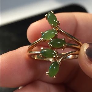 18k gold ring with jade